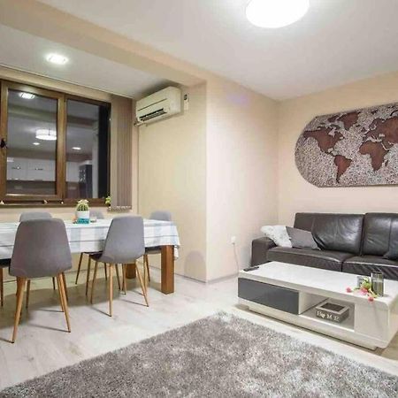 Sunny Spacious Apartment In A Great Location Kazanlak Ngoại thất bức ảnh