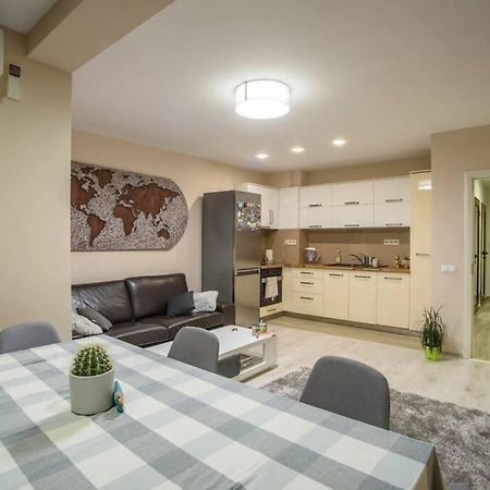 Sunny Spacious Apartment In A Great Location Kazanlak Ngoại thất bức ảnh