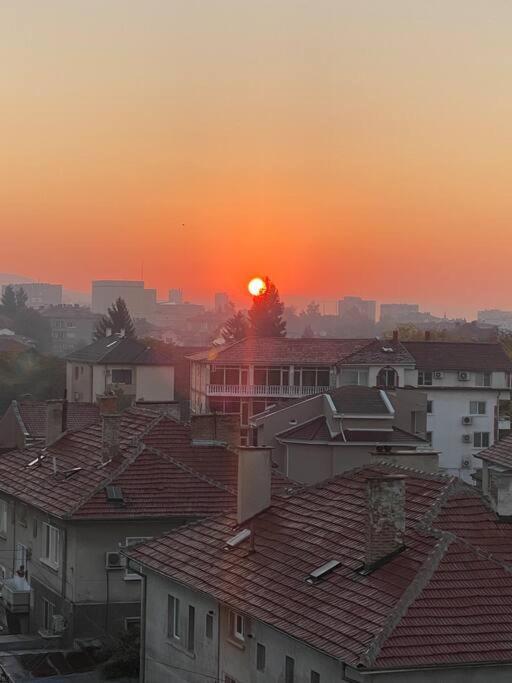Sunny Spacious Apartment In A Great Location Kazanlak Ngoại thất bức ảnh